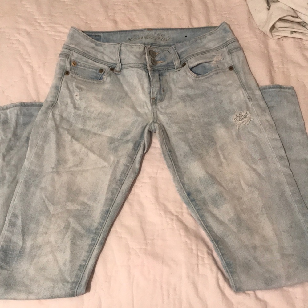 American eagle light wash blue jeans